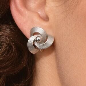 Vintage Hedy Silver Tone Swirl Knot Clip On Earrings Textured Mid Century Modern